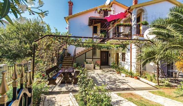 Lovely apartment in Medulin with WiFi