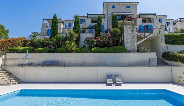Lovely apartment in villa for 6 people with WIFI, pool, A/C, TV and terrace
