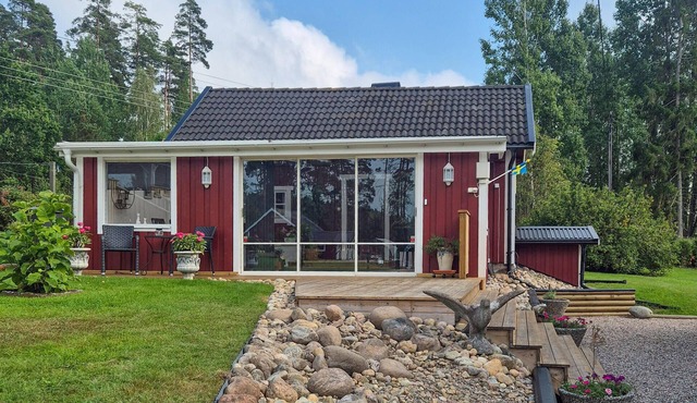 Lovely home in Bettna with kitchen