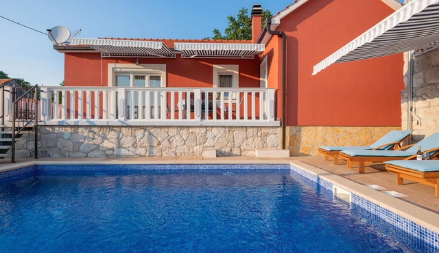 Lovely home in Kresevo with WiFi