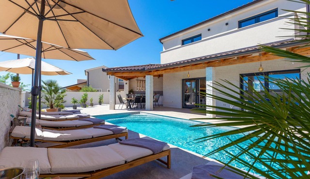 Lovely home in Marcana