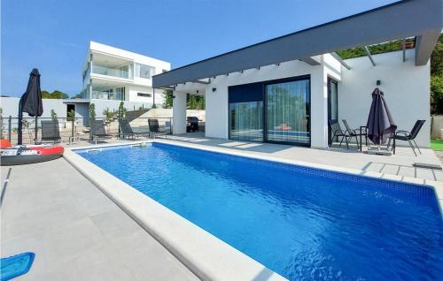 Lovely Home In Reburici, Trget