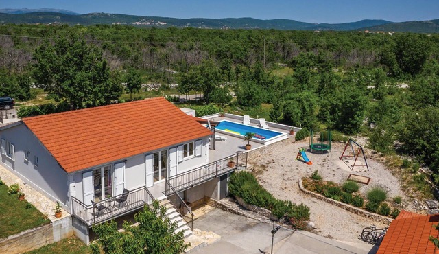 Lovely home in Sestanovac