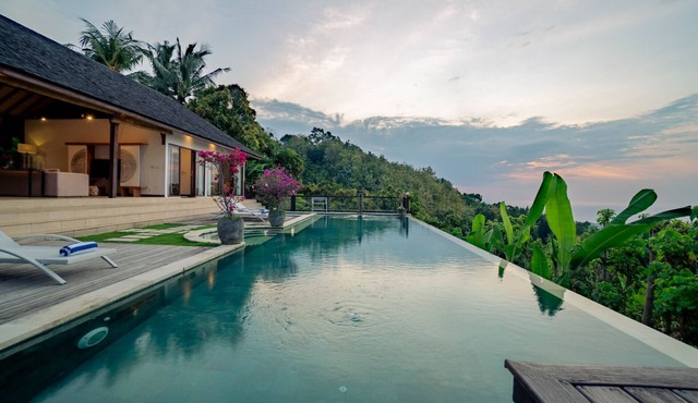 Lovina Ocean View Villa - 2BR Paradise