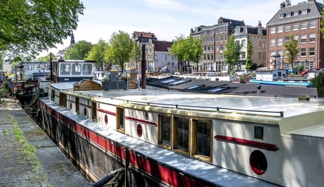 Luxurious boutique houseboat - Forepeak Suite