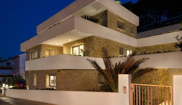 Luxurious Seaside Villa. Stunning Views. Private Pool. Spacious Outdoor Living
