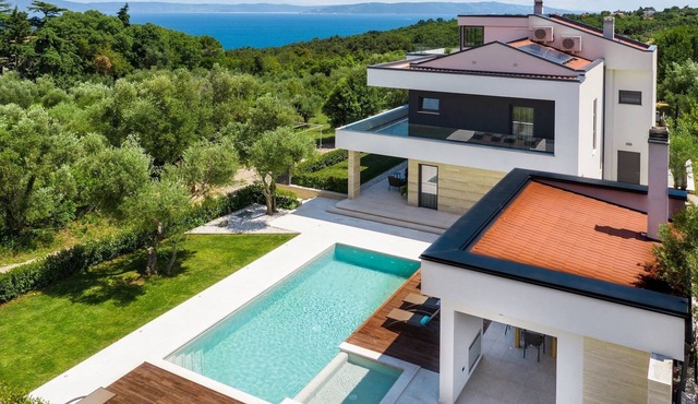 Luxurious Villa Laurea