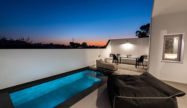 Luxury 2 bedroom villa with private swimming pool and hydromassage