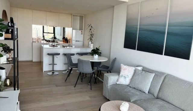 Luxury 3 Bed 2 Bath + car park at Melbourne Square