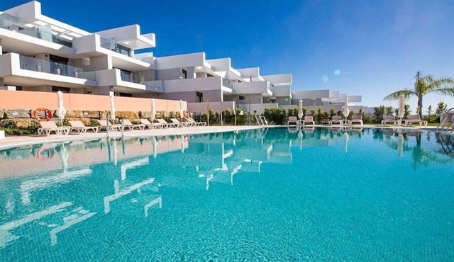 Luxury 3 Bedroom Sea View Apartment with Gym & Spa