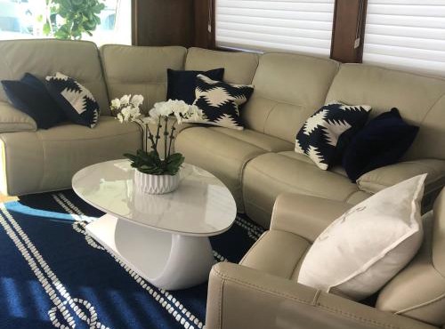 Luxury Afloat Yacht Paradise 3 bedrooms 3bath 5 beds with full Marina view