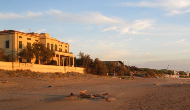 Luxury Apartment In Beachfront Villa, 4 Bedrooms, 3 bathrooms, 1600 sf
