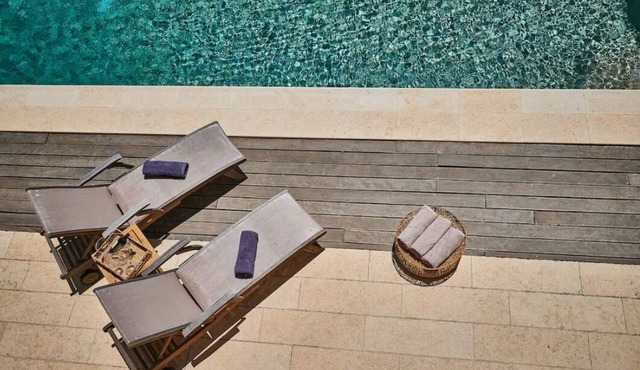 Luxury Apartment with Pool