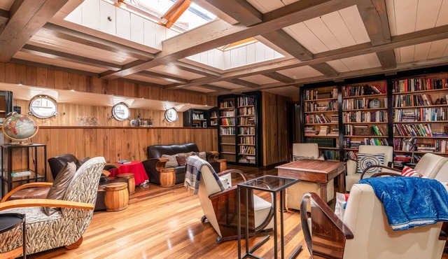 Luxury Canary Wharf House Boat