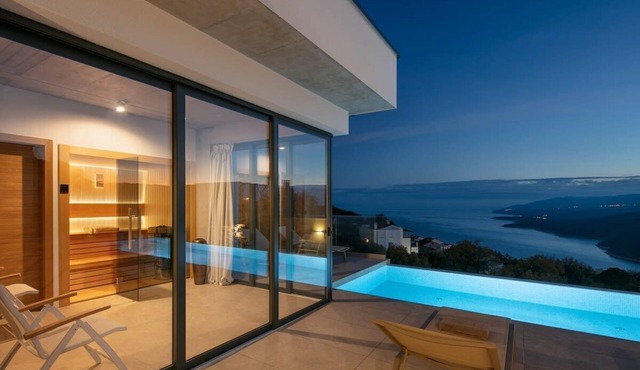 Luxury Coastal Retreat - Villa Saturea
