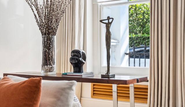 Luxury Duplex Apartment in Bayswater Road opposite Hyde Park