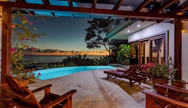 Luxury Home, Amazing Ocean Views! Front Row, Walk to the Beach! Sleeps up to 16
