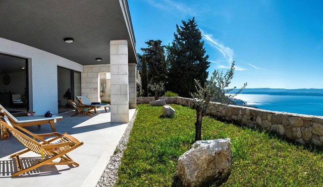 Luxury new villa with sea view and indoor heated pool,2.5 km from sea and Omis