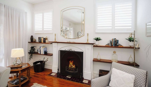 Luxury Retreat: Pool, Fireplace & Parking