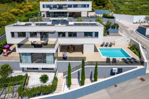 Luxury, seafront Villa Petra with heated pool only 50m from beach
