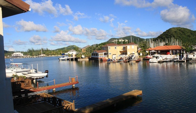 Luxury Villa Emerald Dreams in Upscale South Finger with Highest Guest Reviews