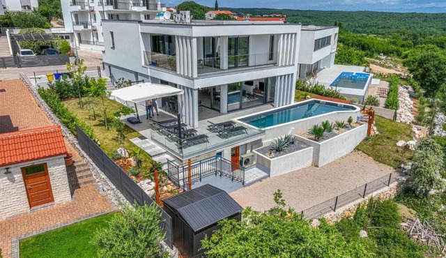 Luxury Villa Green Oasis