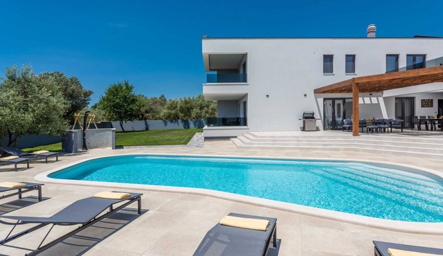 Luxury Villa Immensity with Pool