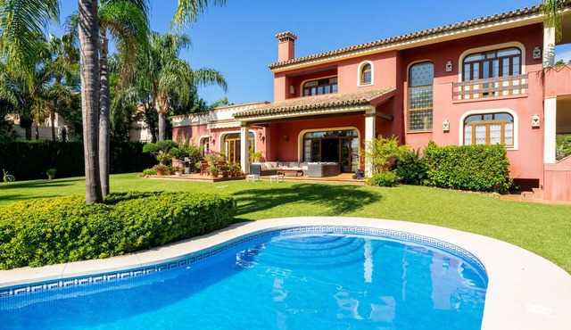Luxury villa in Marbella (Guadalmina Baja)