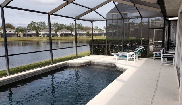 Luxury villa Near Disney Gated Lake View Heated Pool w/sunset & home office