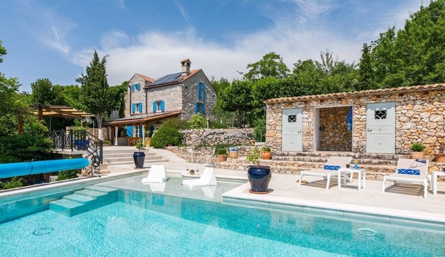 Luxury villa Summer Romance Selce with heated pool and private garden near the beach for 6 persons
