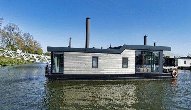 Maasterp - Woonboot 1 by Interhome