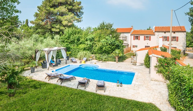 Magnificent stone house Dina with private pool, situated in a quiet area