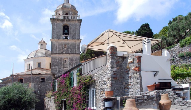 Medieval rustic with garden and wonderful sea view