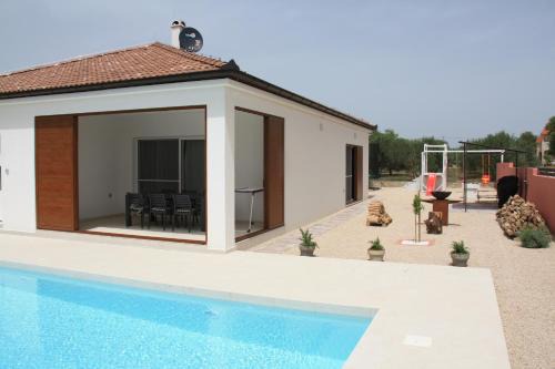 MEL'S HOUSE