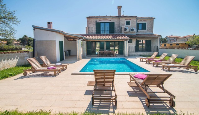 Minimalistically decorated villa Pomer with private pool and fenced yard