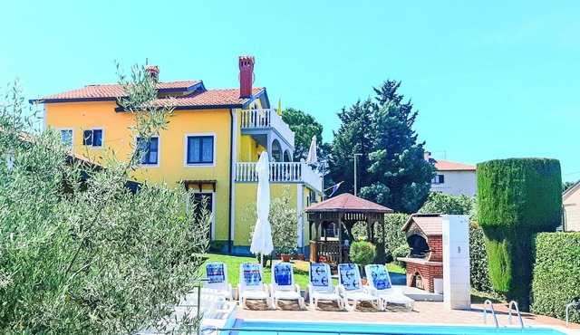 mit beheiztem Pool by Interhome