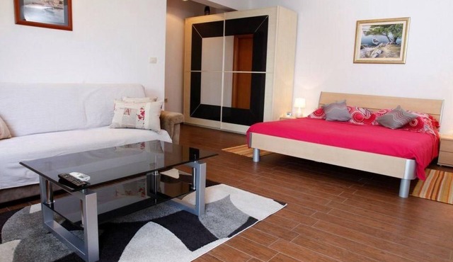 mit Blick auf das Wasser by Interhome