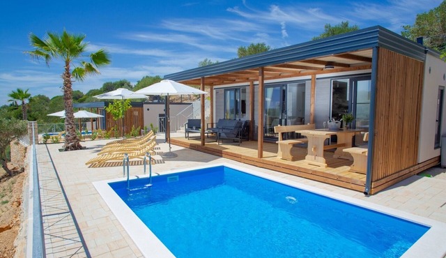 Mobile house with private pool