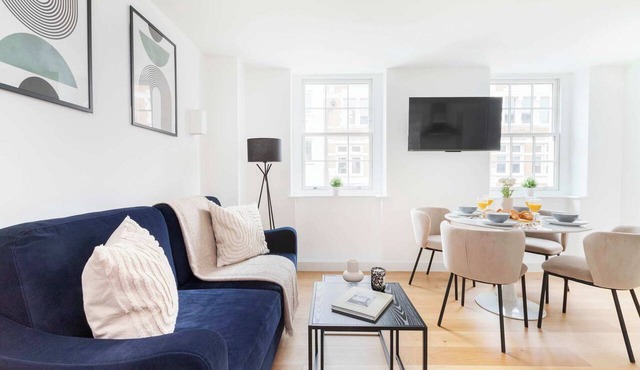 Modern 1BR with Balcony by Soho