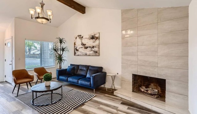 Modern 2 bdrm 2bth gem! 15 mins from downtown!