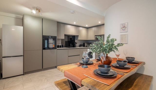 Modern 3 Bed Home - Heart of Cambridge + Parking