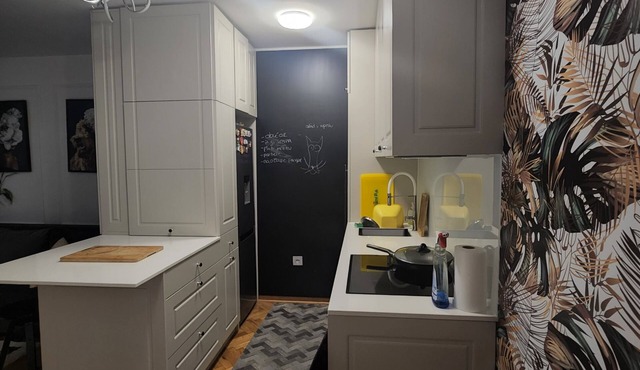 Modern apartment with Piano and 5 minutes walking distance from Airport City