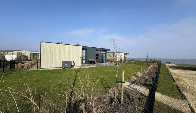 Modern chalet with exceptional sea views, fenced garden and direct beach access
