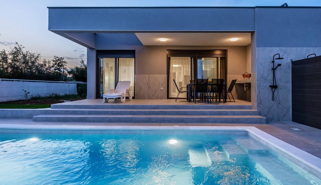 Modern Family Villa Teo with Private Pool