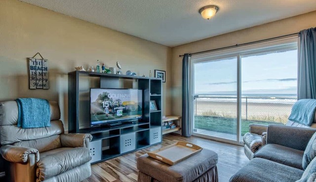Modern Ground Floor Beachfront Condo Suite - Sleeps 4 - Pool and Sauna!