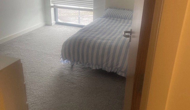 Modern Home, 2 bedroom 2 bathroom located right next to Velodrome. With driveway