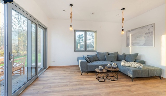 Modern vacation home "Haffhus" for up to 10 people with garden and balcony