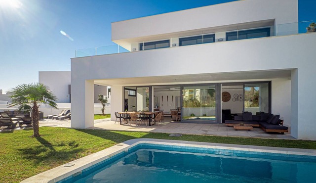 Modern villa near the sea