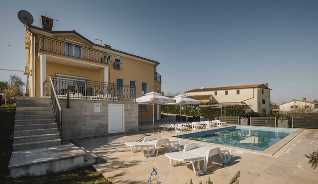 Modern Villa with Pool Close to Beaches for up to 8+2 Guests
