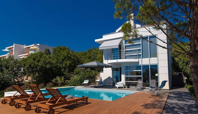 Modern villa with private pool and jacuzzi,350m distant from the sea !